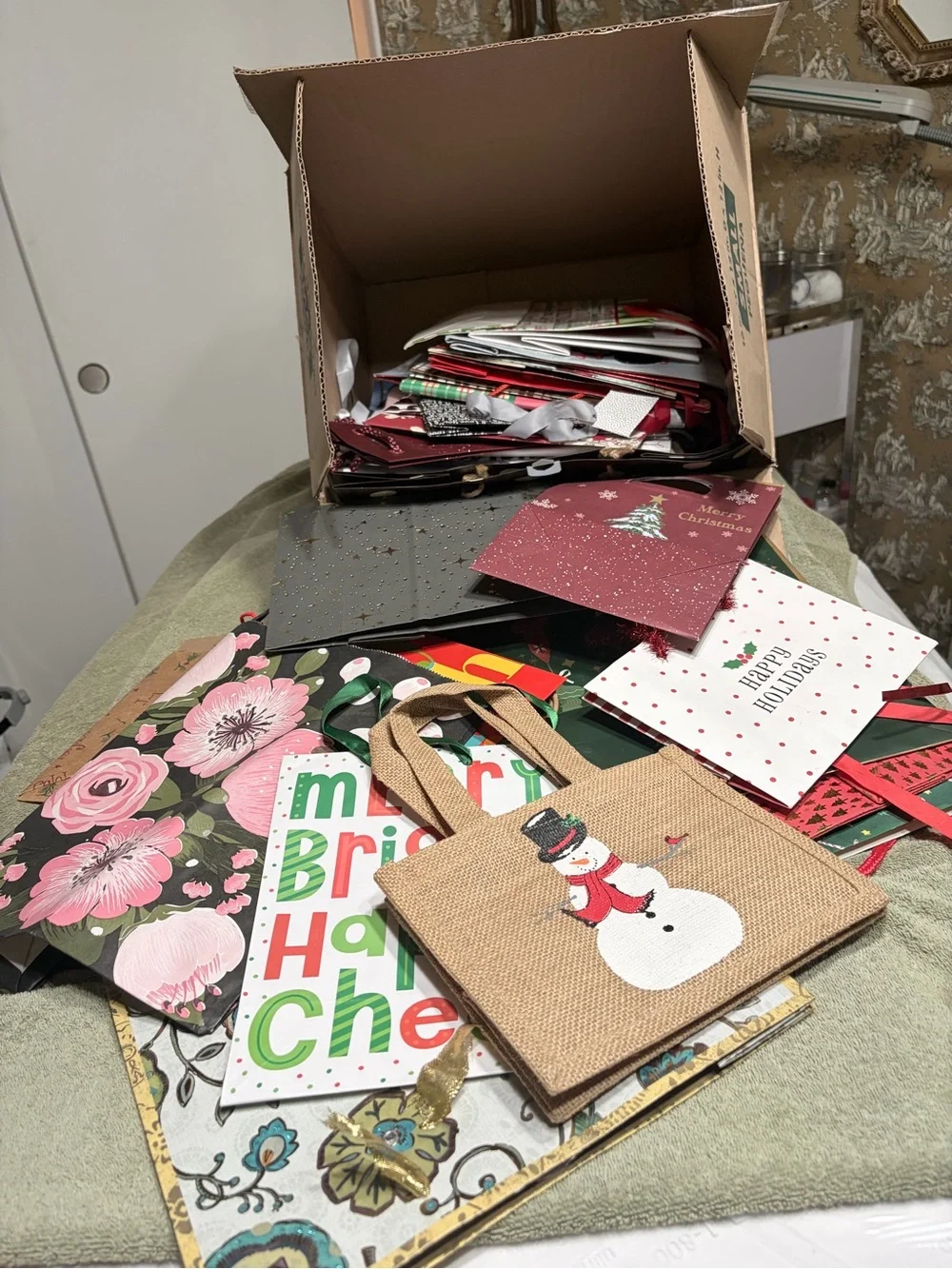 60 Assorted Gift Bags ! (MostlyHoliday)